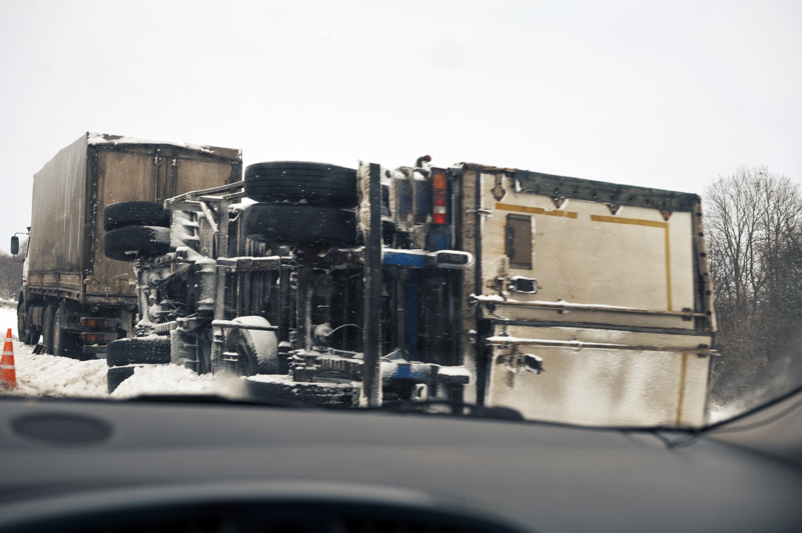 18-wheeler blind spot warning sign on a truck in Salt Lake City.
