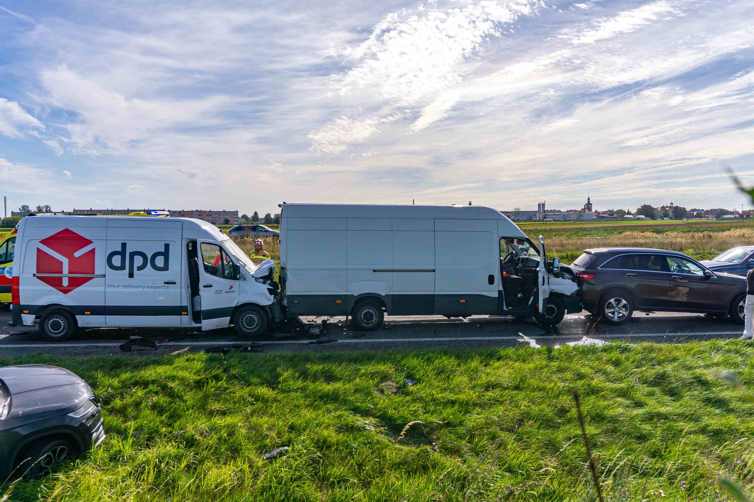 A chain-reaction accident on the highway involving a DPD delivery van and multiple passenger vehicles, illustrating the complex nature of multi-vehicle pile-ups on I-15.