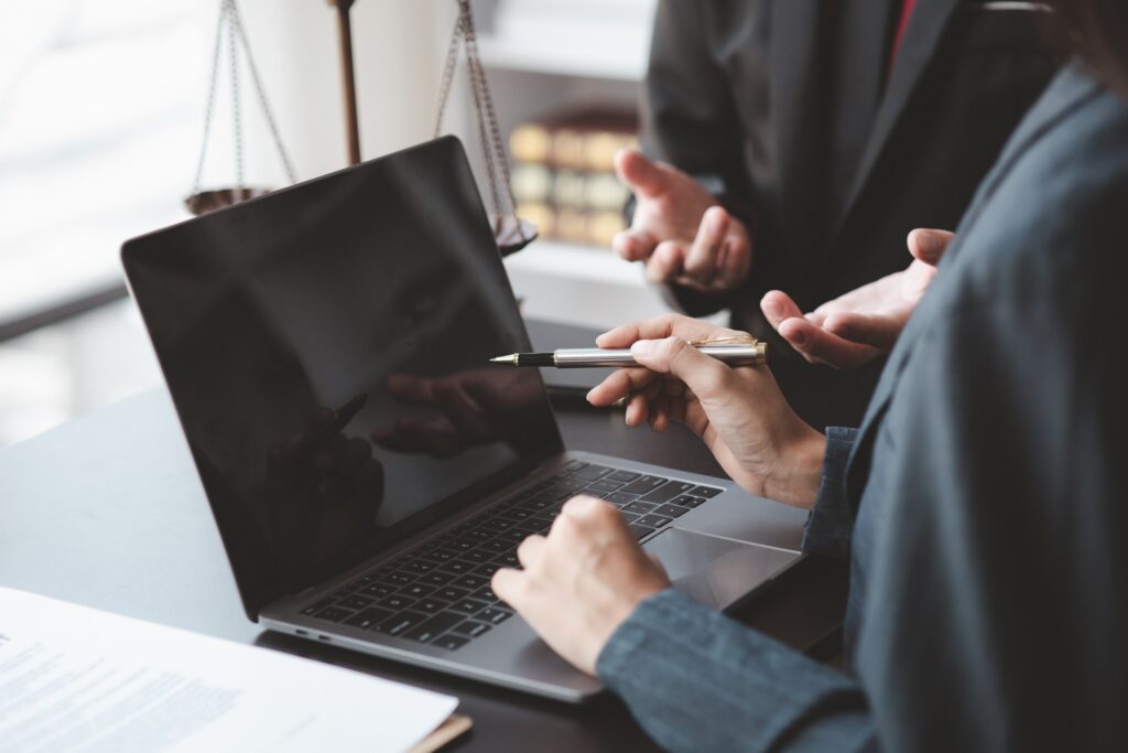 Attorneys in Midvale evaluating evidence to calculate non-economic damages for a family following a wrongful death.