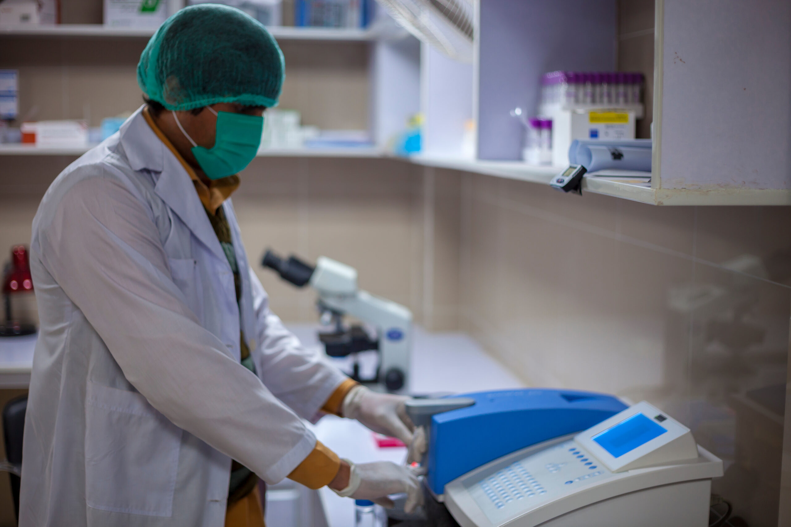 A medical specialist in Provo conducting diagnostic testing essential for documenting a traumatic brain injury (TBI) after a car accident.